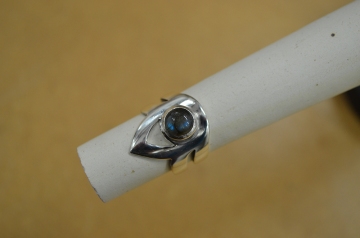 Eye catching ring with a set stone